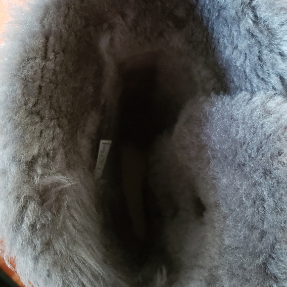 Tall grey Bailey Button UGGS and care kit - Picture 9 of 13